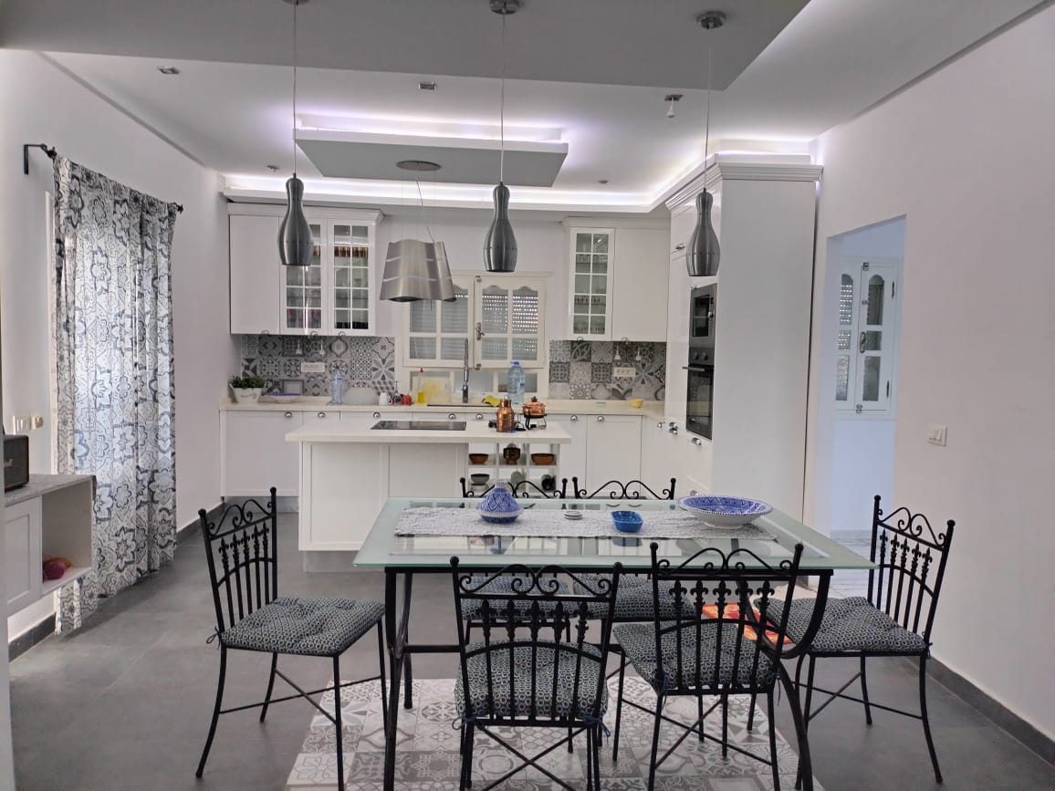 Akouda Chatt Meriem Vente Maisons Villa standing plus piscine  chott meriem