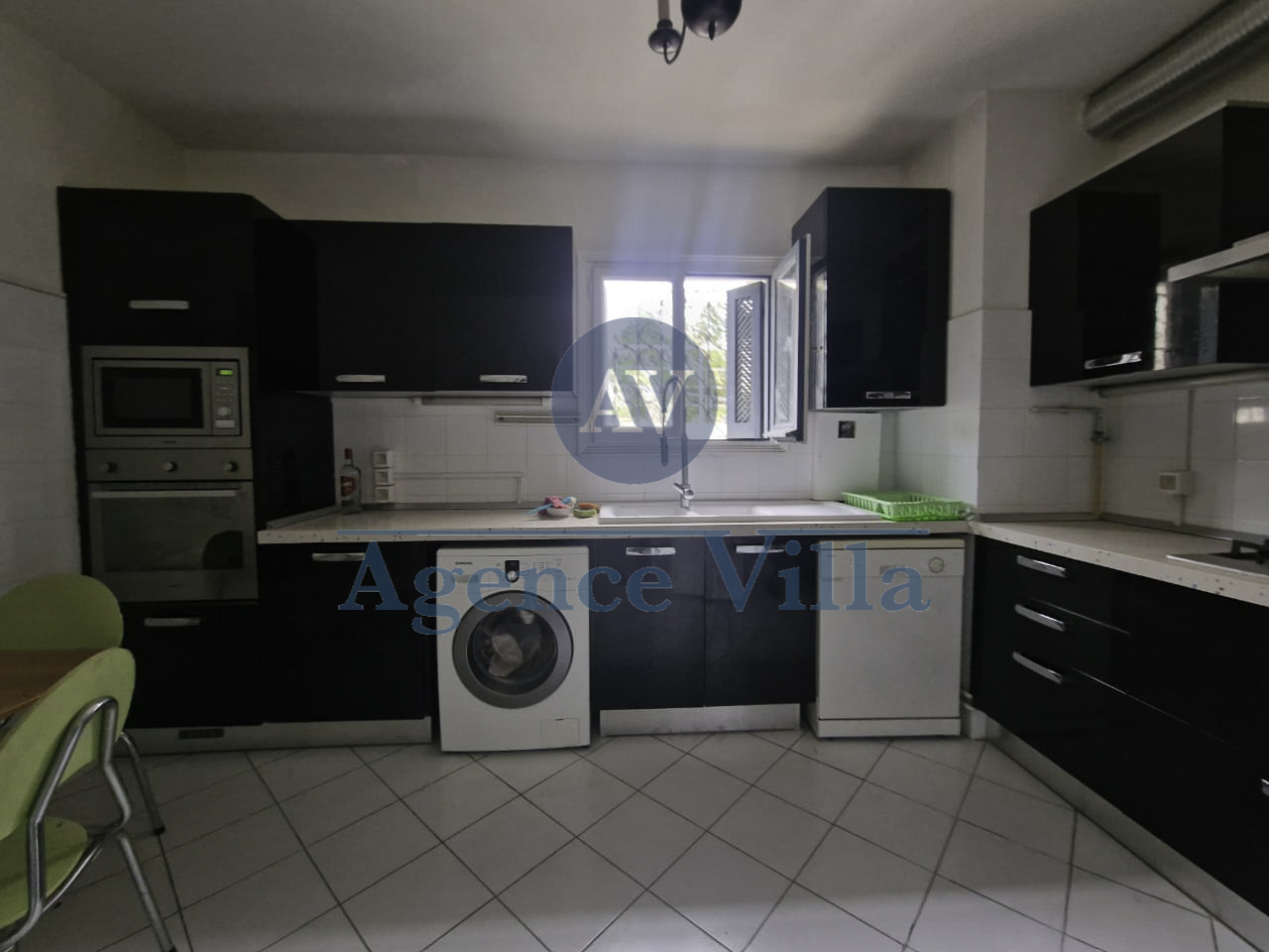 La Marsa Gammart Vente Appart. 4 pices Un appartement s3  gammarth