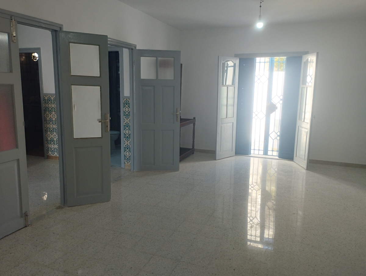 Le Bardo Ksar Said Vente Maisons Villa sur deux niveaux entirement rnovs  neuf