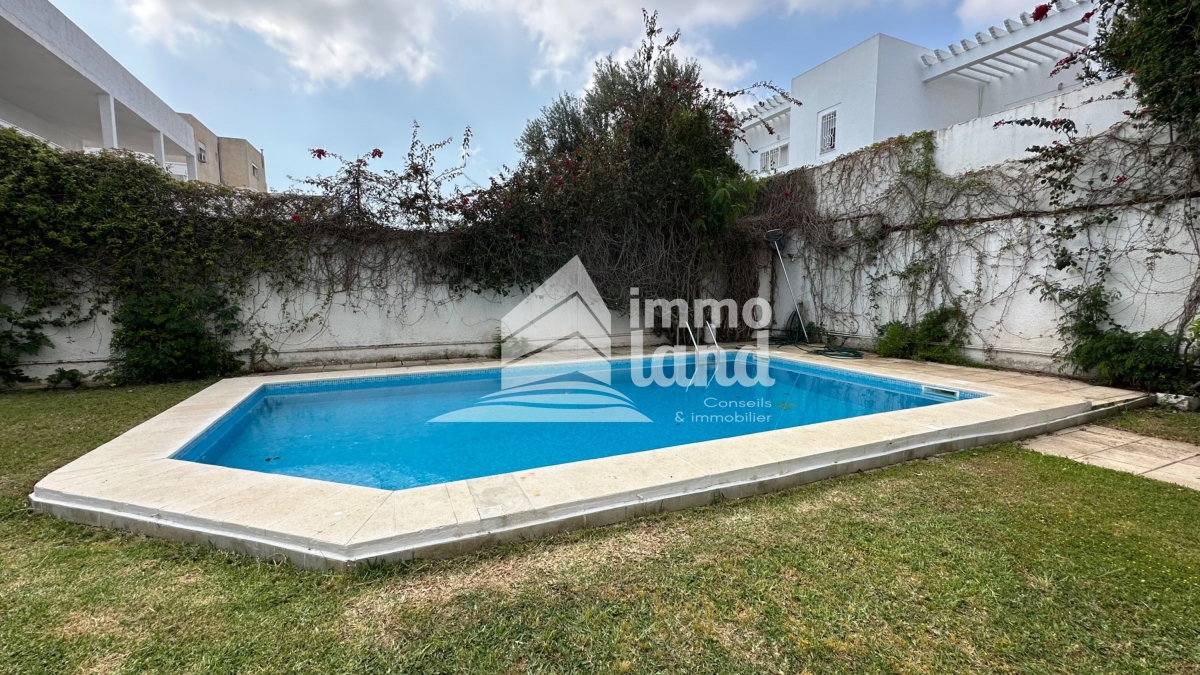 La Marsa Cite El Hana Vente Maisons Villa sur deux niveaux avec piscine  la marsa