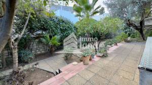 Ariana Ville El Menzah 8 Vente Maisons Villa de 320m2 sur terrain de 487m2