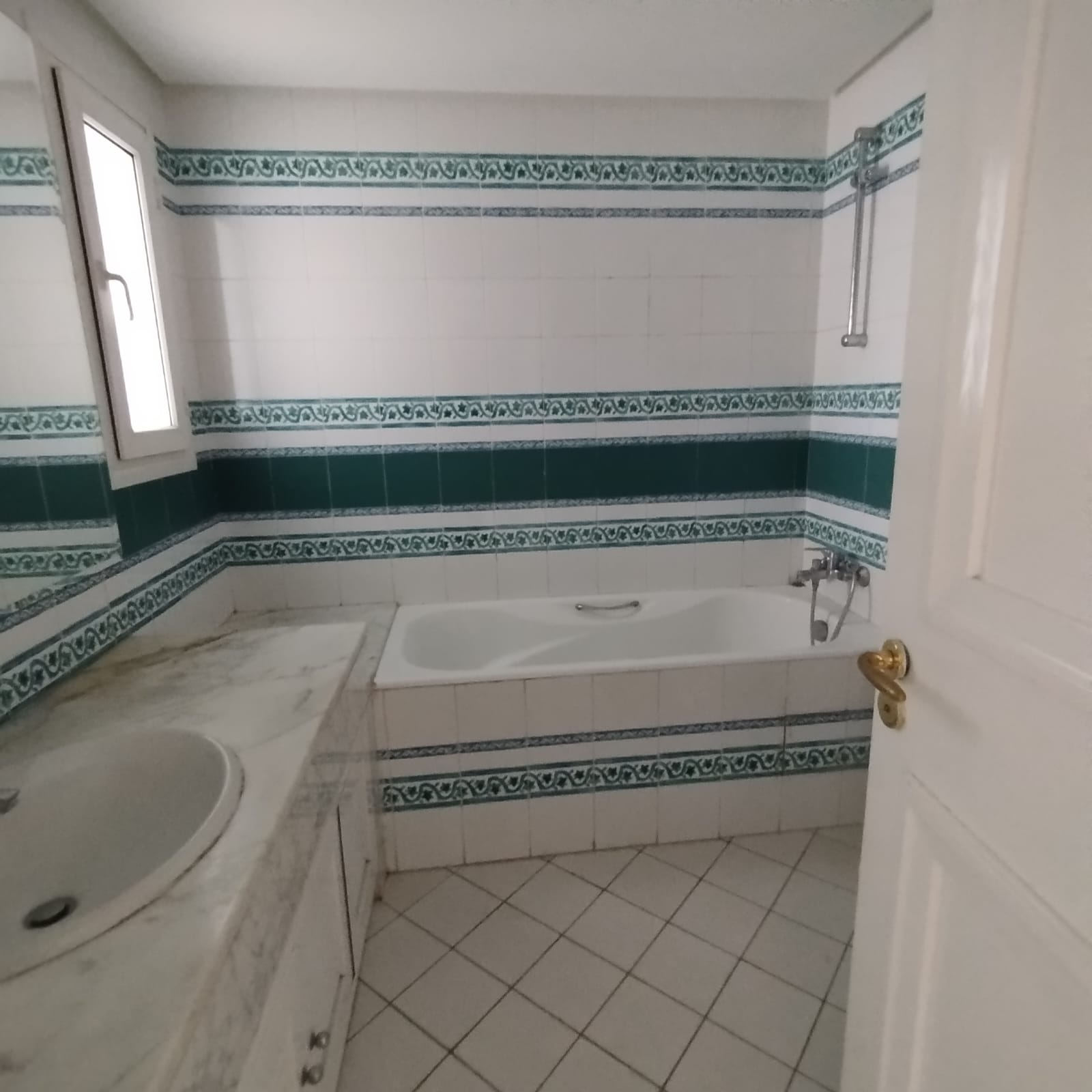 Ariana Ville Nouvelle Ariana Vente Appart. 5 pices+ Vaste appartement s4  la nouvelle ariana