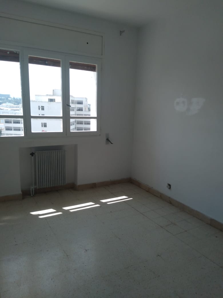 Ariana Ville El Menzah 6 Vente Appart. 4 pices Un appartement en s3  menzah 6