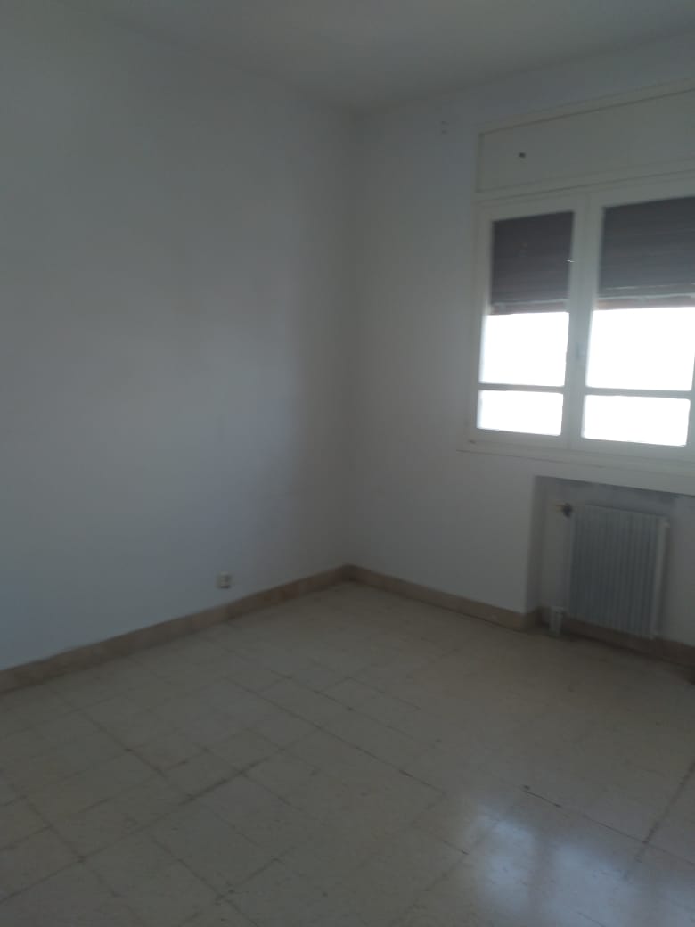 Ariana Ville El Menzah 6 Vente Appart. 4 pices Un appartement en s3  menzah 6