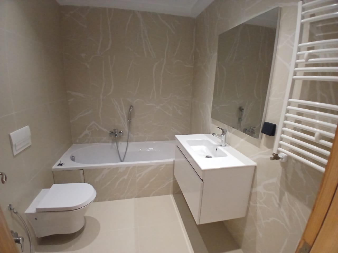 La Soukra Aeroport Tunis Carthage Vente Appart. 3 pices S3 avec piscine et jardin