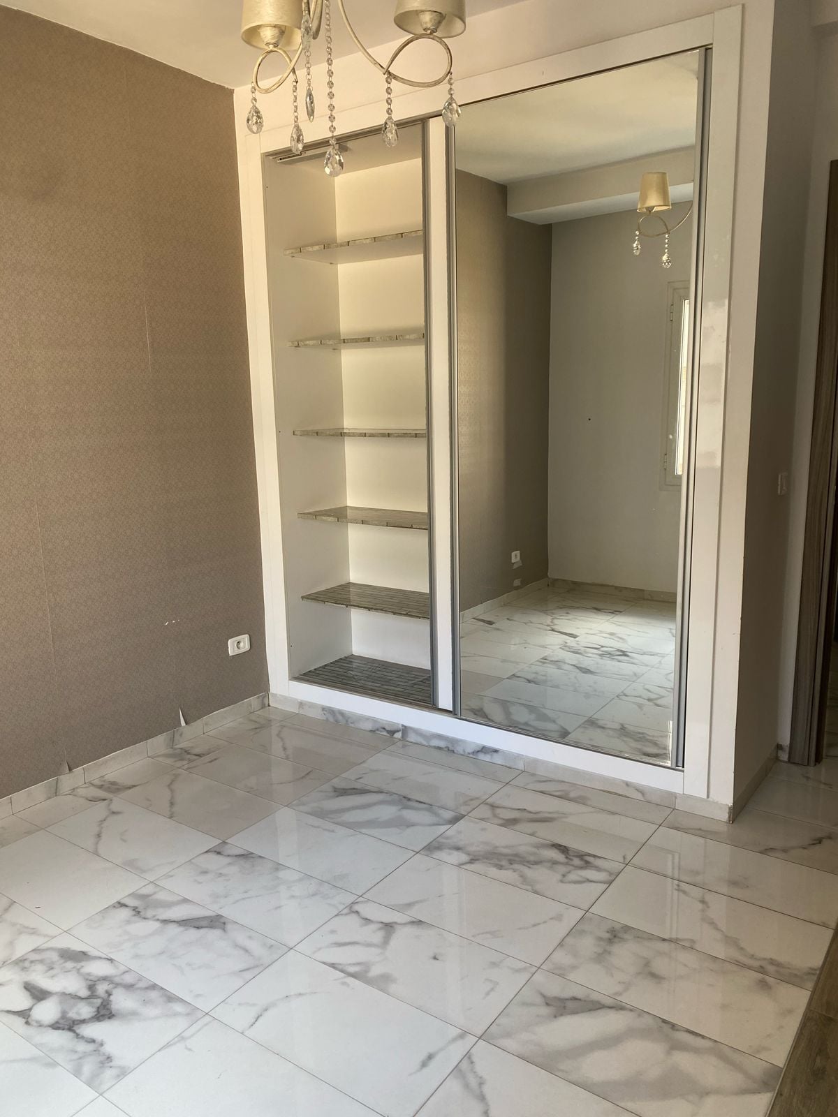 Ain Zaghouan Ain Zaghouan Vente Appart. 4 pices Av s3 hs ain zaghouane