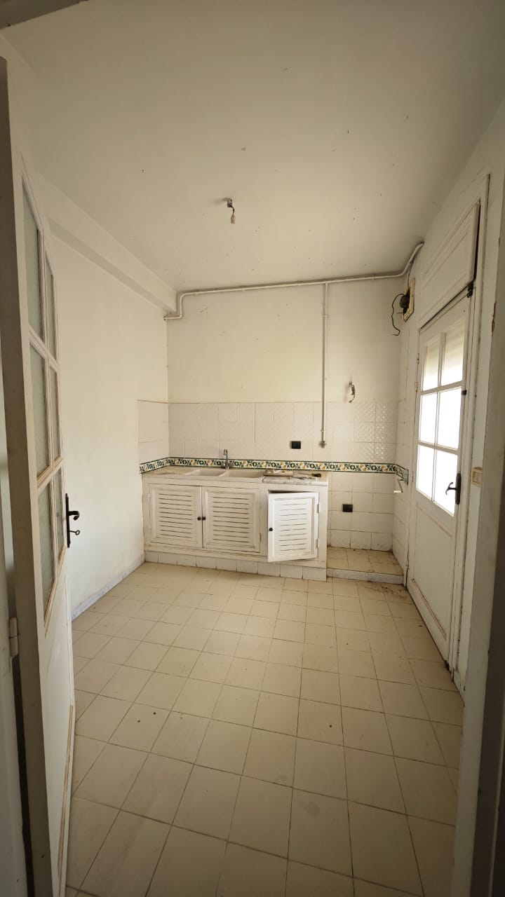 La Soukra Borj Louzir Vente Appart. 1 pice Appartement  au quatrime etage  ariana