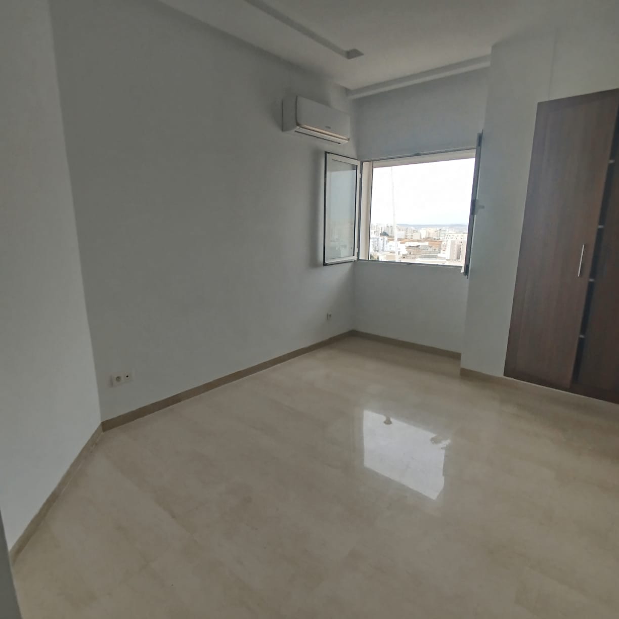 Mnihla Jardins d'el Menzah Vente Appart. 2 pices Un studio s1 jamais habit  jardin d'elmenzah2