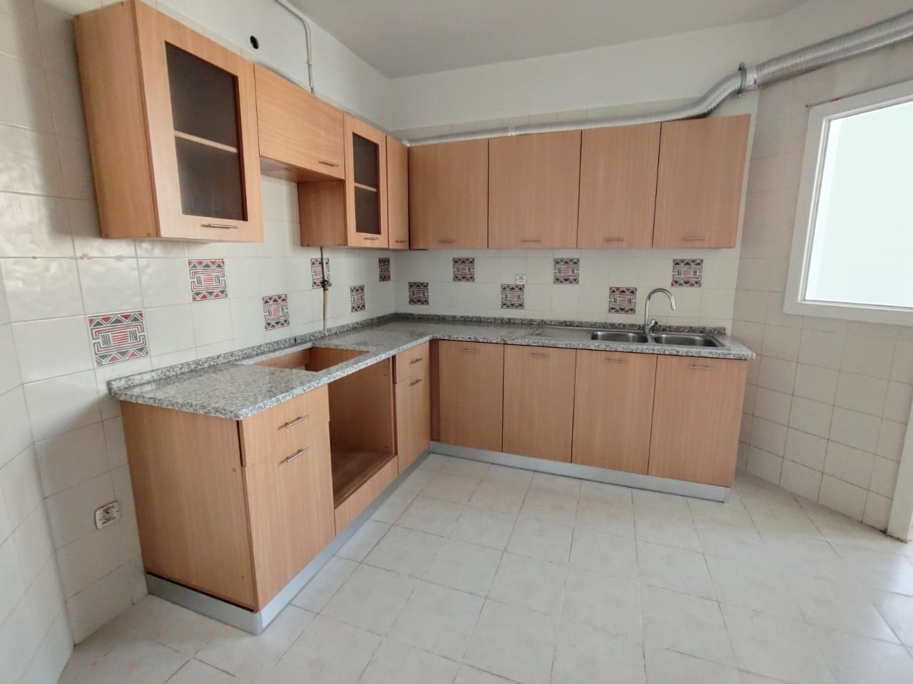 La Marsa El Aouina Vente Appart. 5 pices+ Aouina wahat vent s4 175 m2