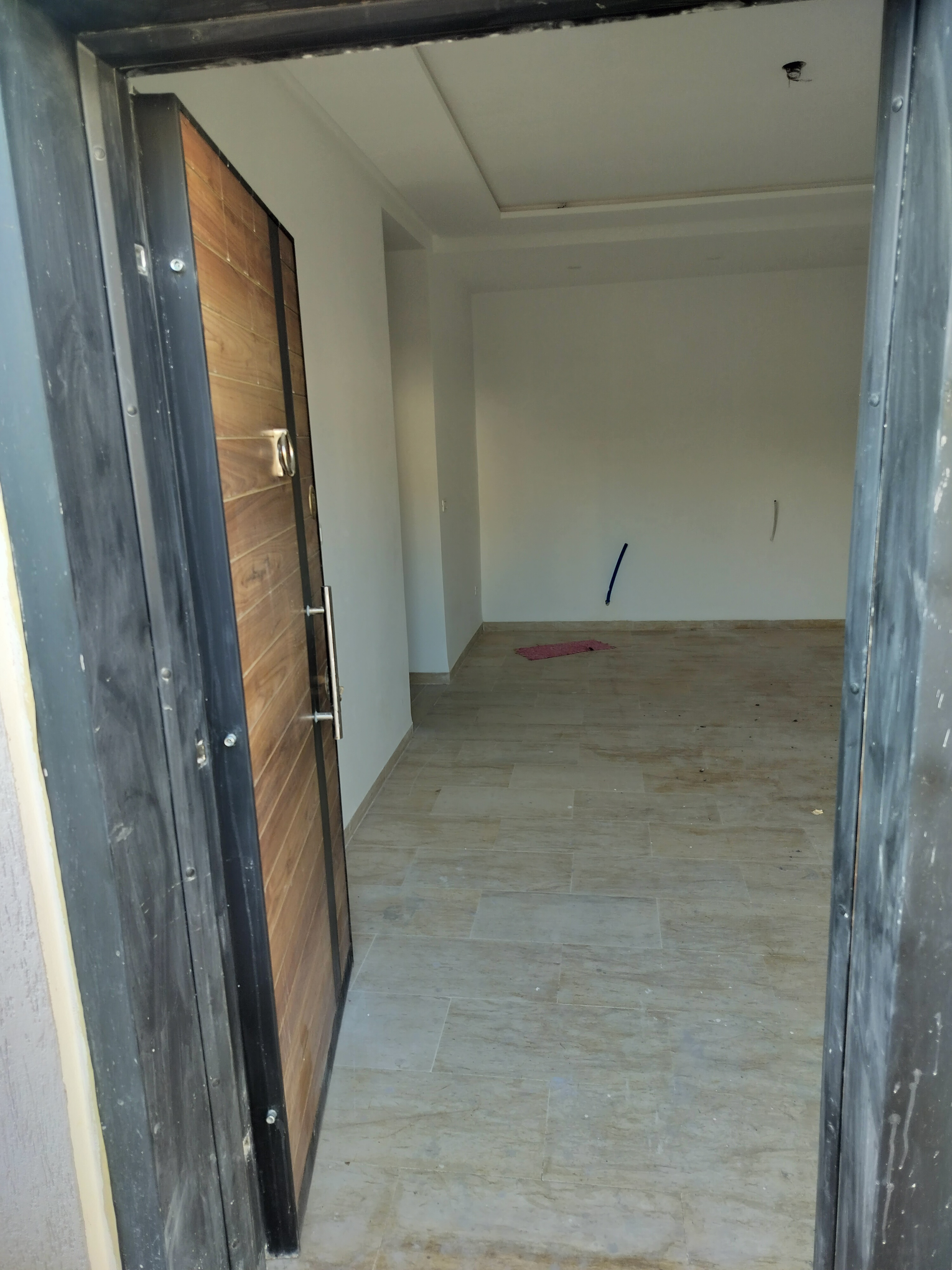 Sidi Hassine Cite Mrad 1 Vente Maisons Un appartement et 2 locaux commerciaux