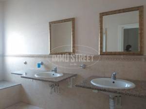 La Marsa&nbsp;Marsa Ennassim&nbsp;Vente&nbsp;Maisons&nbsp;Superbe villa s5 avec piscine   ref399a