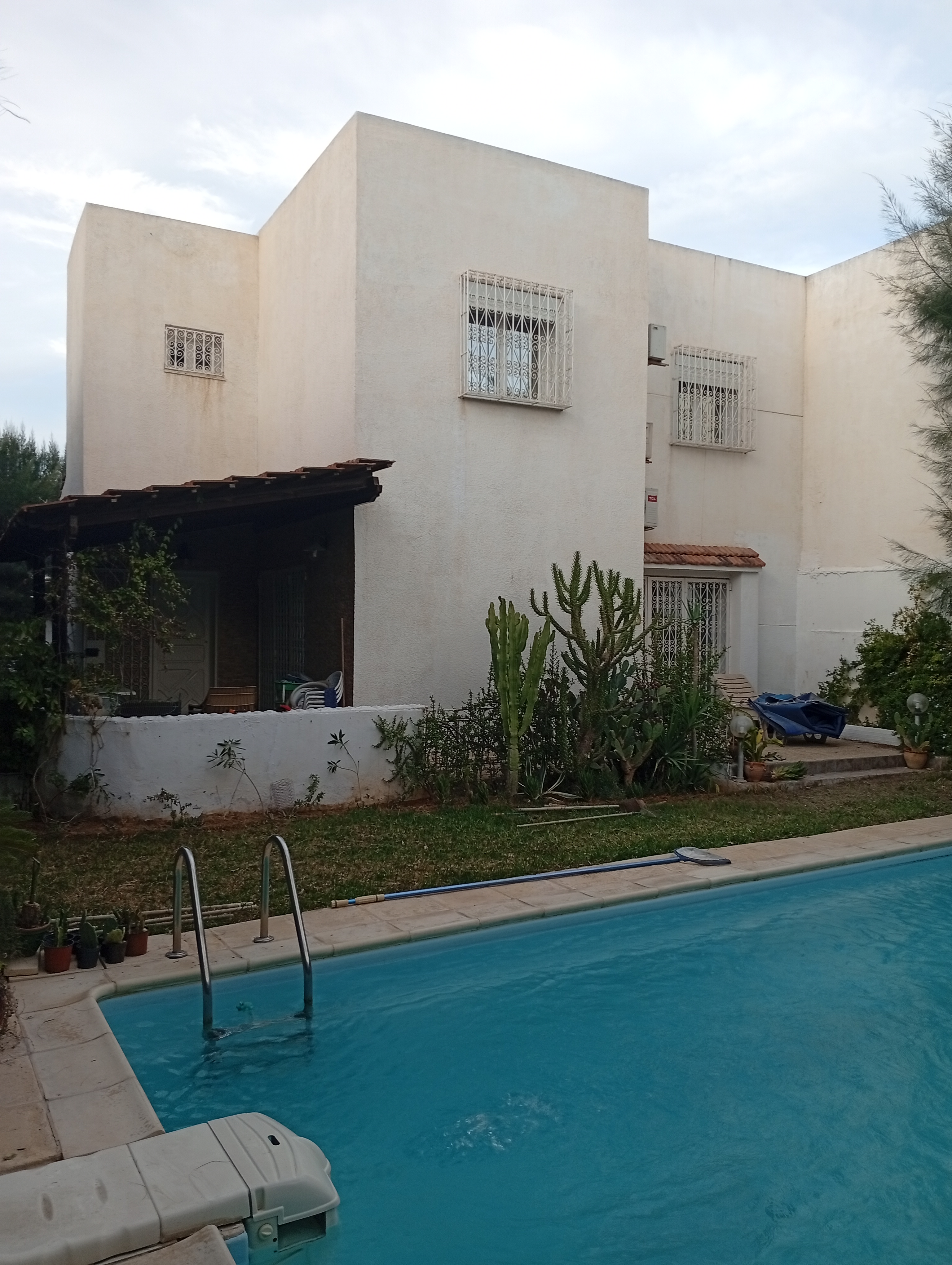 Ariana Ville&nbsp;Cite Essaada (Riadh Andalous)&nbsp;Vente&nbsp;Appart. 4 pi�ces&nbsp;Duplex avec piscine riyad andalous