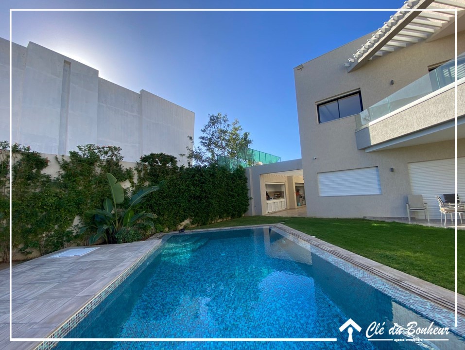 La Soukra&nbsp;Chotrana 3&nbsp;Vente&nbsp;Duplex&nbsp;Une superbe villa  avec piscine � chotrana 3